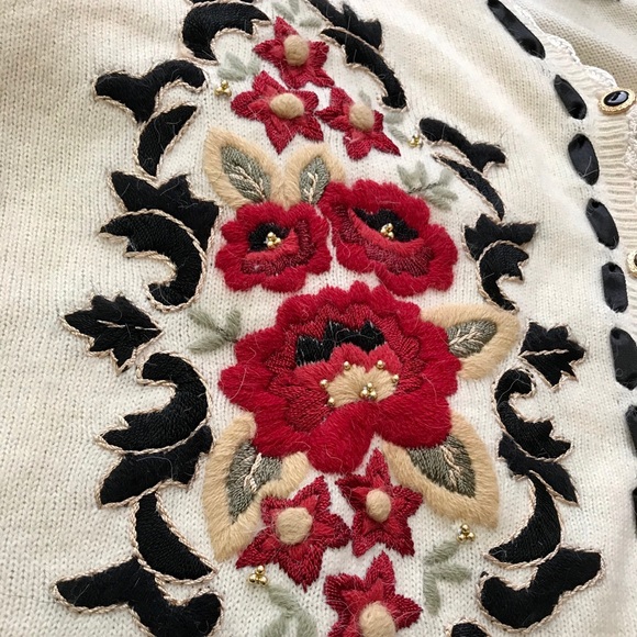 Vintage Hand Embroidered Sweater. - Picture 3 of 7